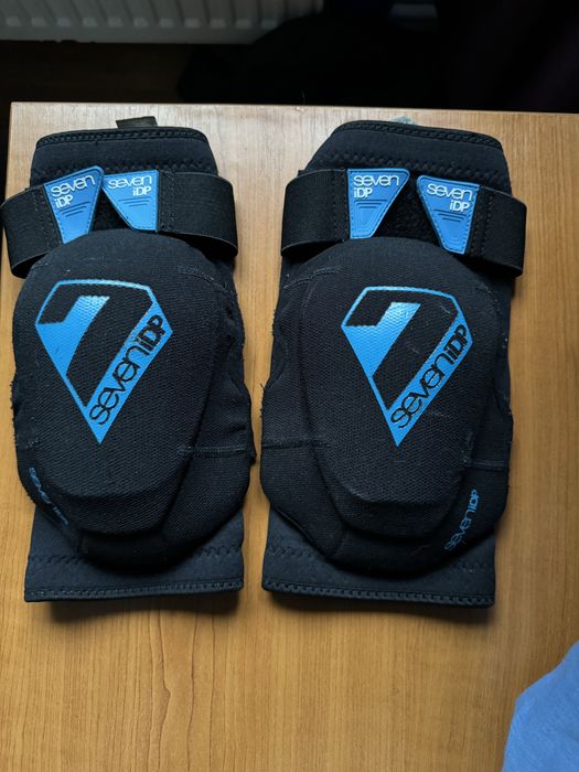 Genunchiere/Cotiere adulti