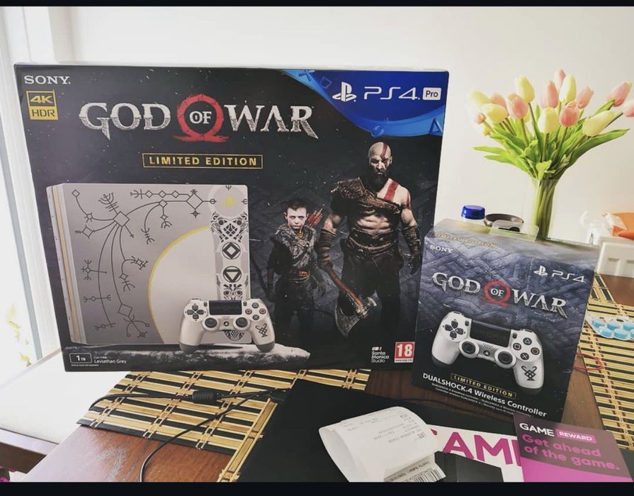 Playstation 4 PRO Limited Edition God of War !