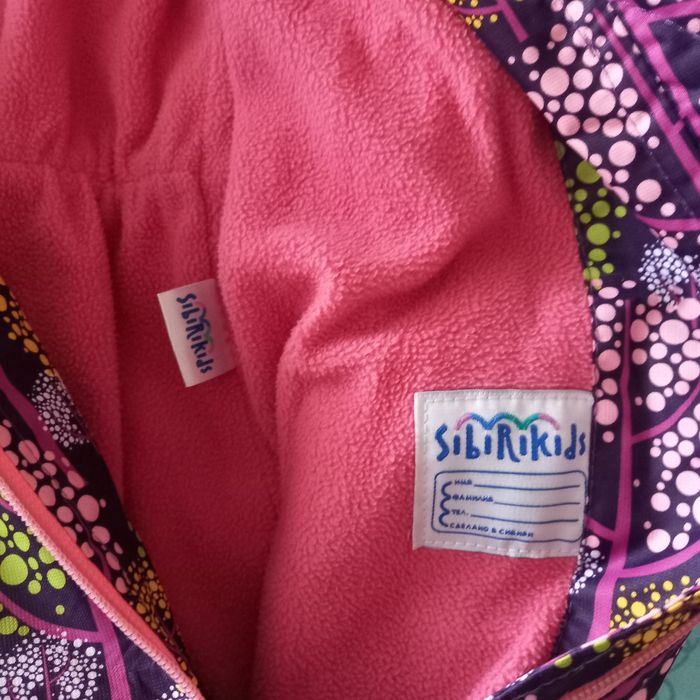 Продам ветровку для девочек