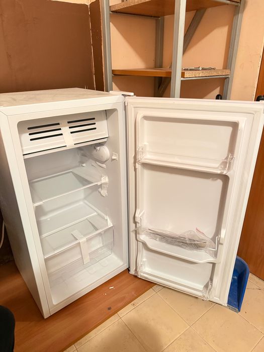 Чисто нов хладилник Crown