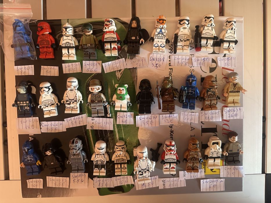 Lego omuleti disponbili peste 1000