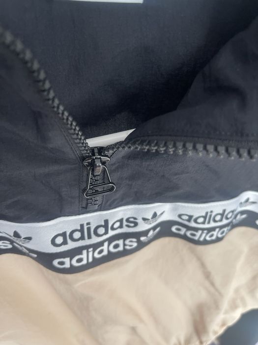 Adidas късо горнище тип ветровка xs оригинално