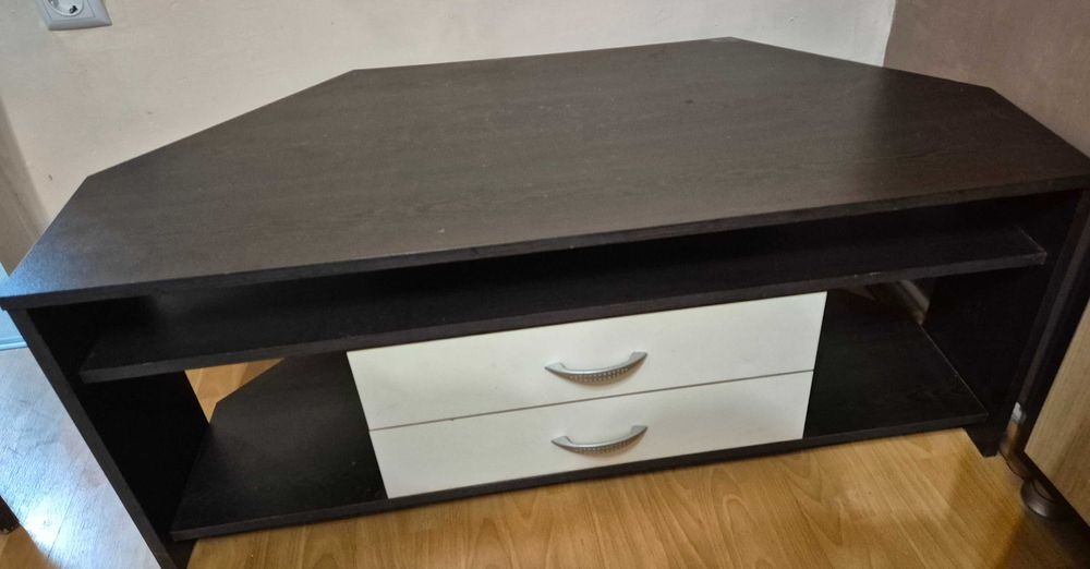 Телевизионен шкаф