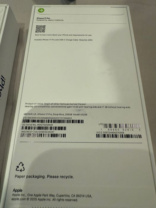 Продавам Айфон 17 про син,