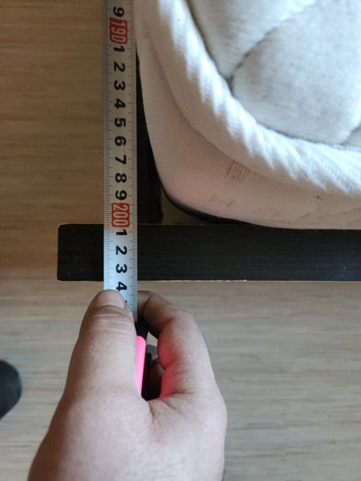 Спалня с матрак и гардероб