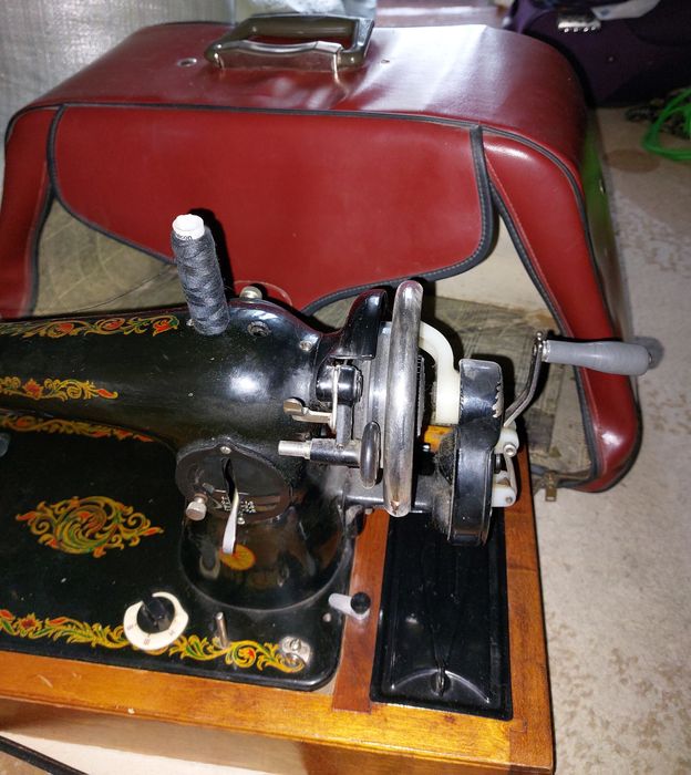 Швейная машина ,ручная.