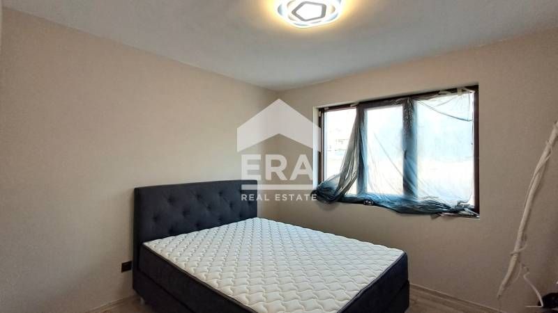 Тристаен, частично обзаведен апартамент за продажба, с морска панорама