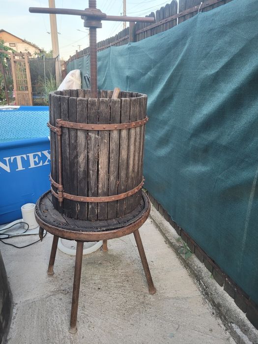 Vând presa/teasc pentru struguri