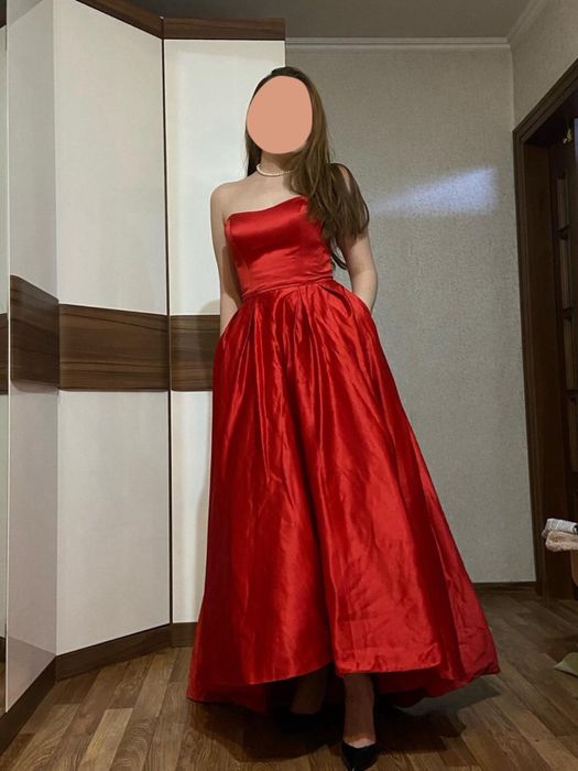 Платье от Sherri Hill