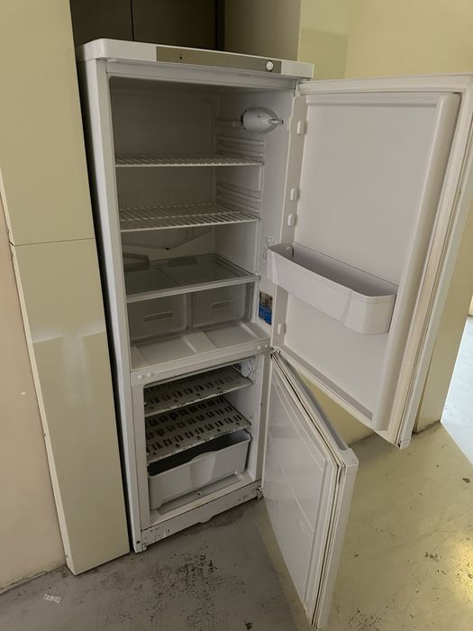 Xaladilnik muzlatgich 1.70см холодильника sotiladi indesit