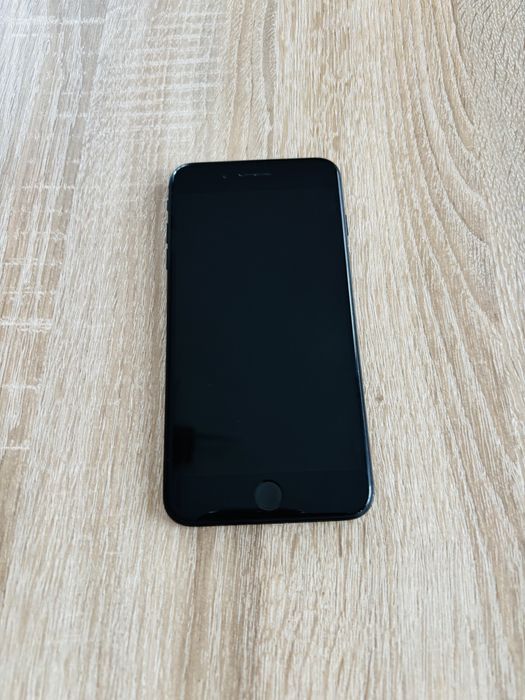 Vand iphone 7 plus in stare buna