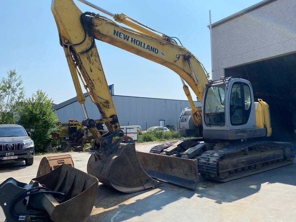 Excavator NeW Holland 235, an fabricatie 2006