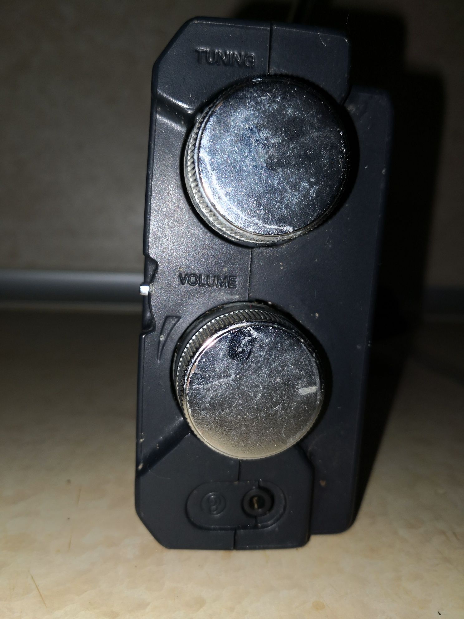 Продавам,,Sony ICF-J1 3-БАНТОВО FM/AM/SW РАДИО ,,