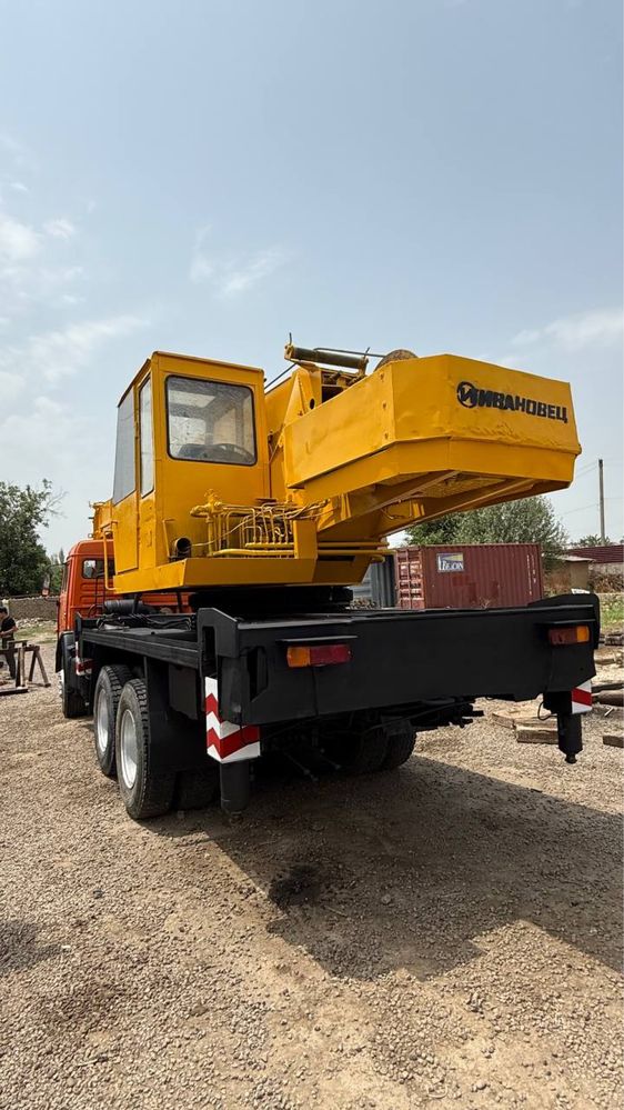 Kamaz kran Ivonaves 25t avtokran