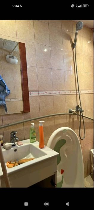 Тухлена къща с голям двор в село Сушица