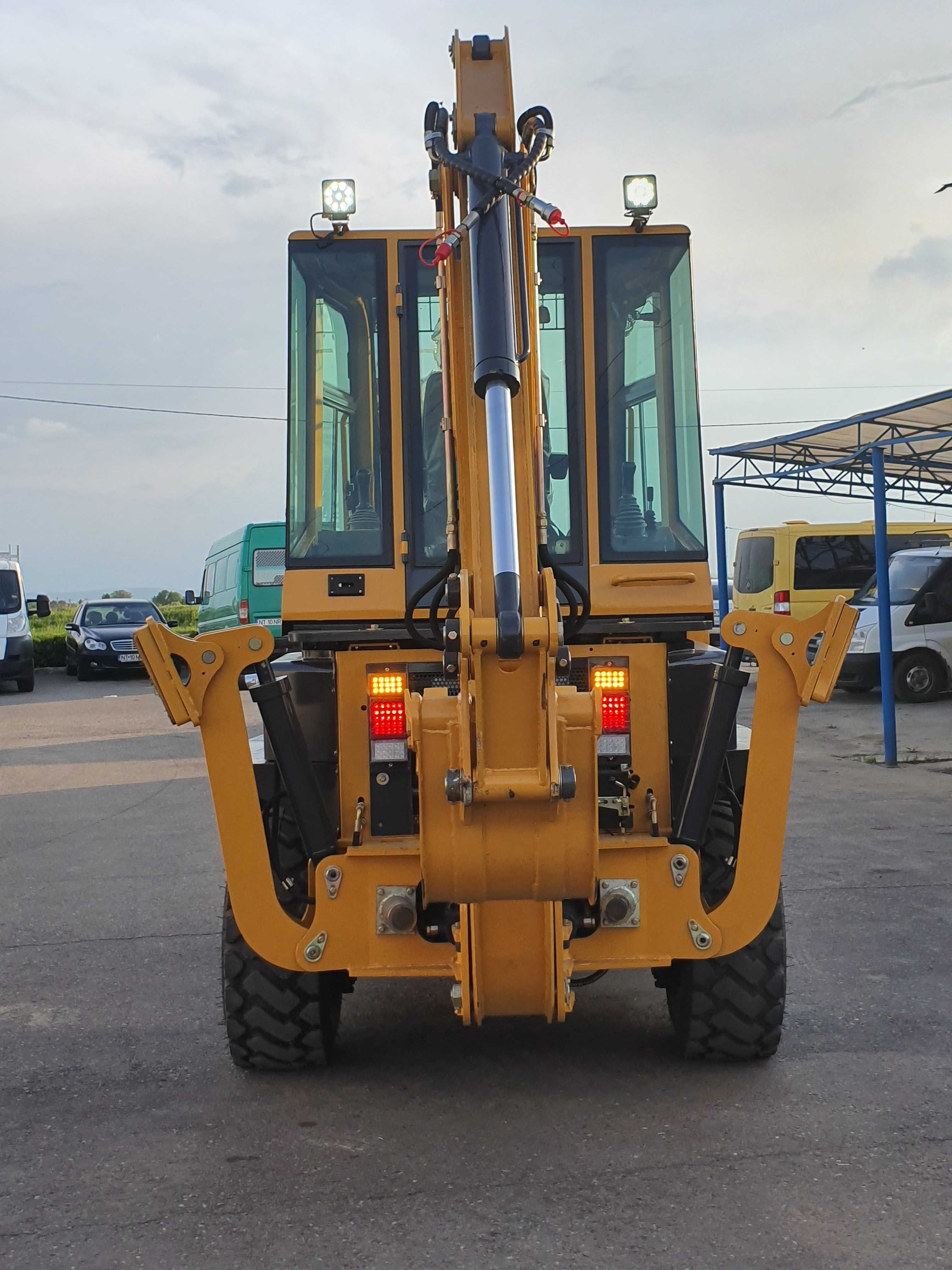 Buldoexcavator WOLF de 5 tone masa