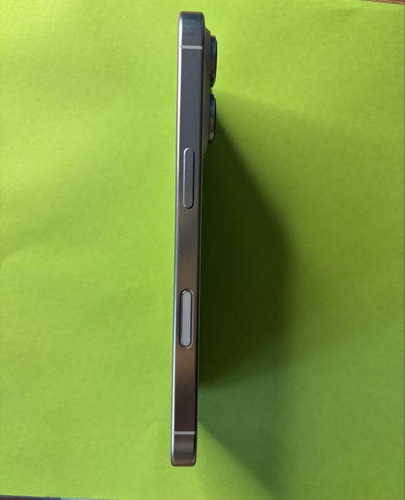 Vând iPhone 16 Pro, capacitate 1TB, culoare White Titanium