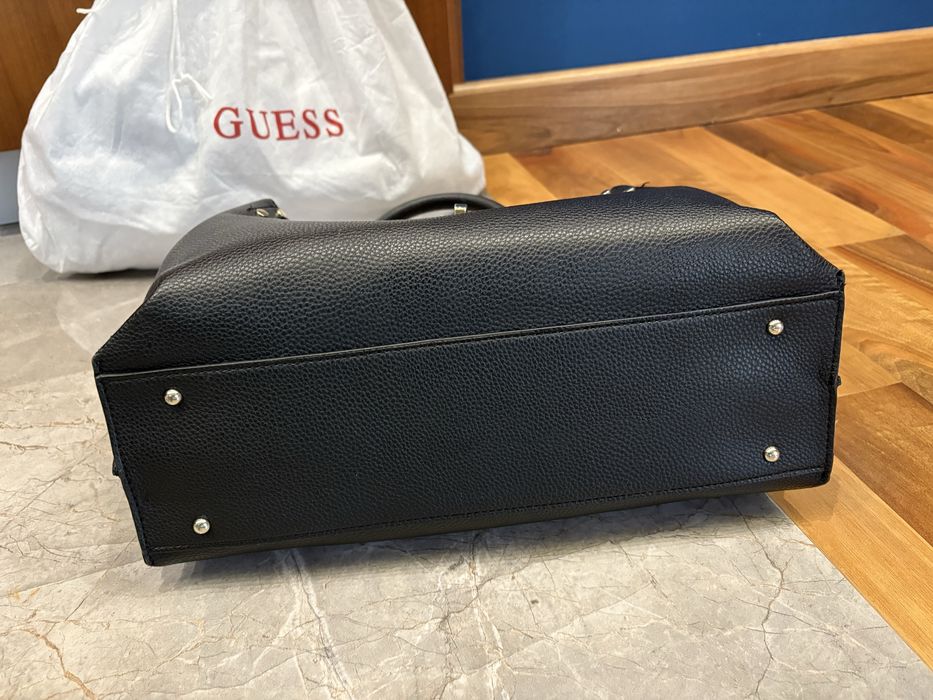 Дамска чанта Guess