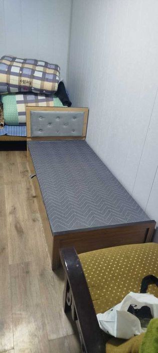 krovat sunduk. ishlab chiqaruvchidan. sehdan bir kishilik krovat