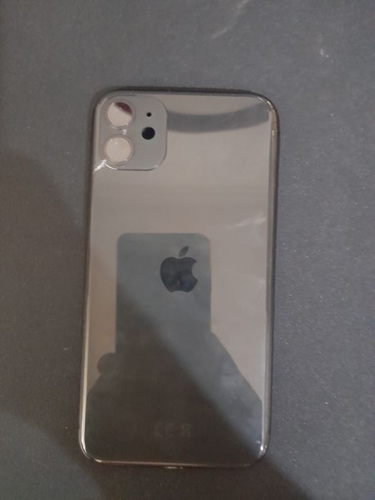 Carcasa iphone 11, negru prezinta defecte