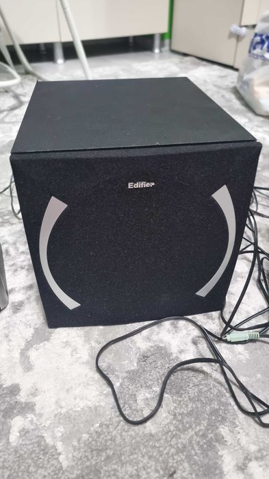 Бас каса с тонколони