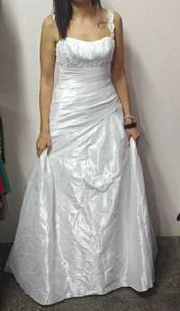 Сватбена рокля бяла