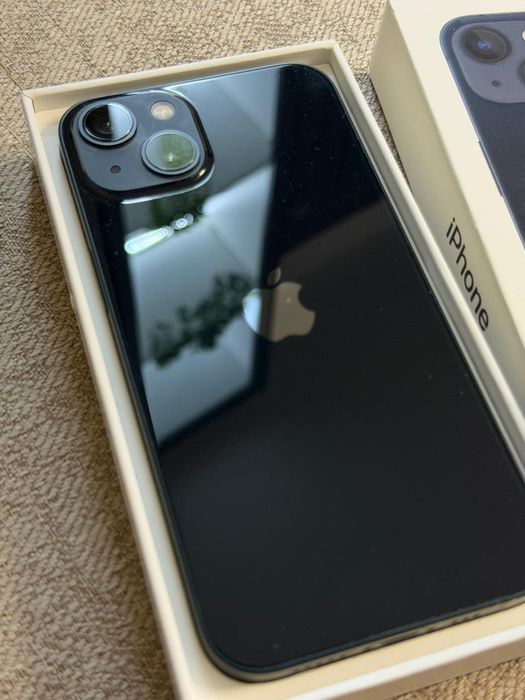 Продам IPhone 13