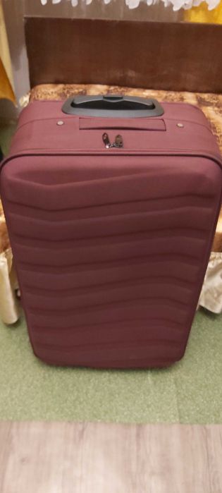 Продавам голям куфар размери 70на45на25