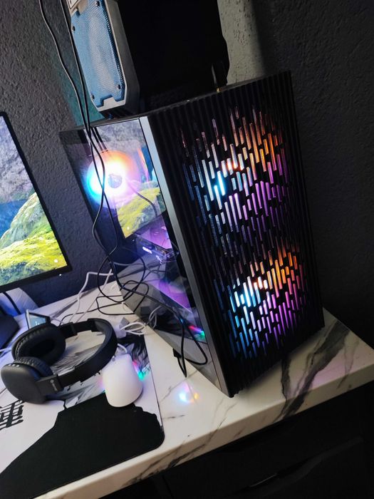 Продавам геймърски компютър Ryzen 5 5600