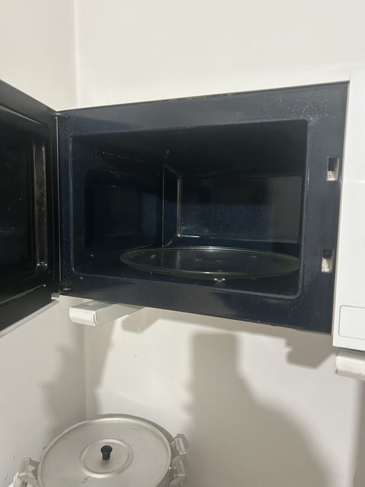 Микроволновка в хорошем состоянии