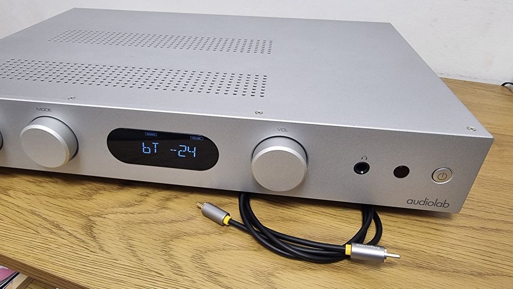 Audiolab 6000 A cu dac ess sabre 9018