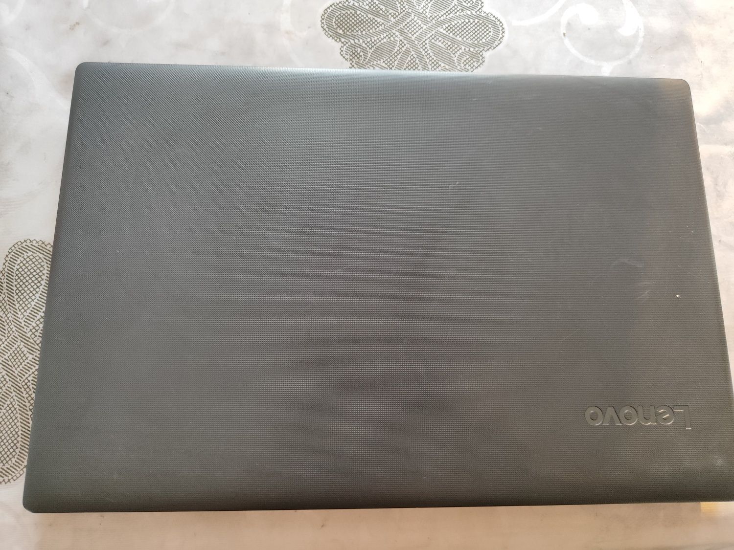 Lenova notebook sotiladi