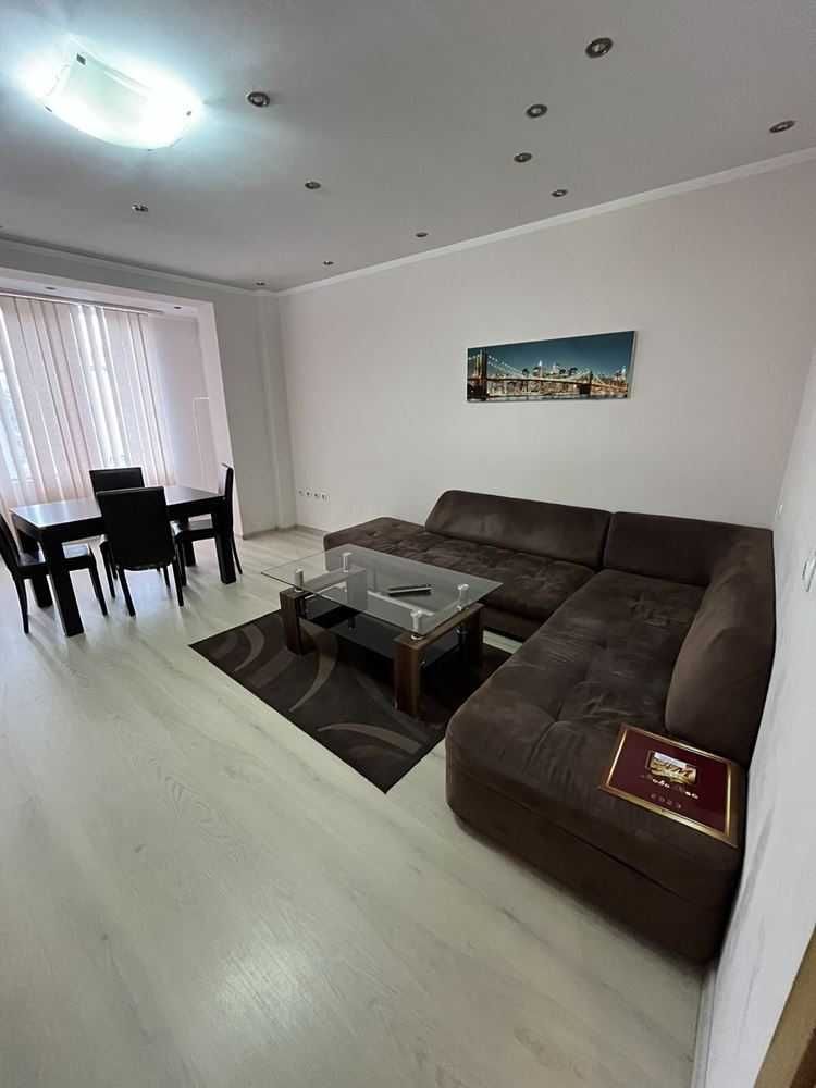 Дава се под наем Тристаен апартамент в Пловдив, Кършияка - 110 кв.м за 550 € - Снимка #2
