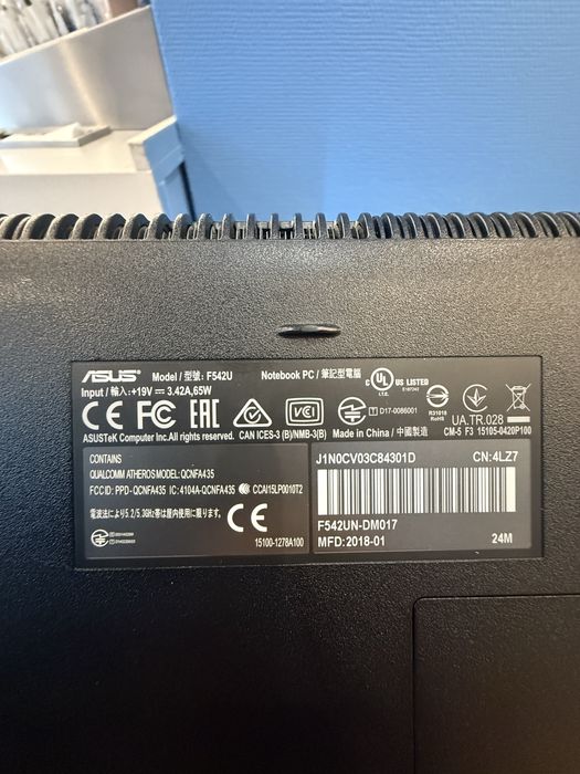 Vand laptop asus i7 gen 8
