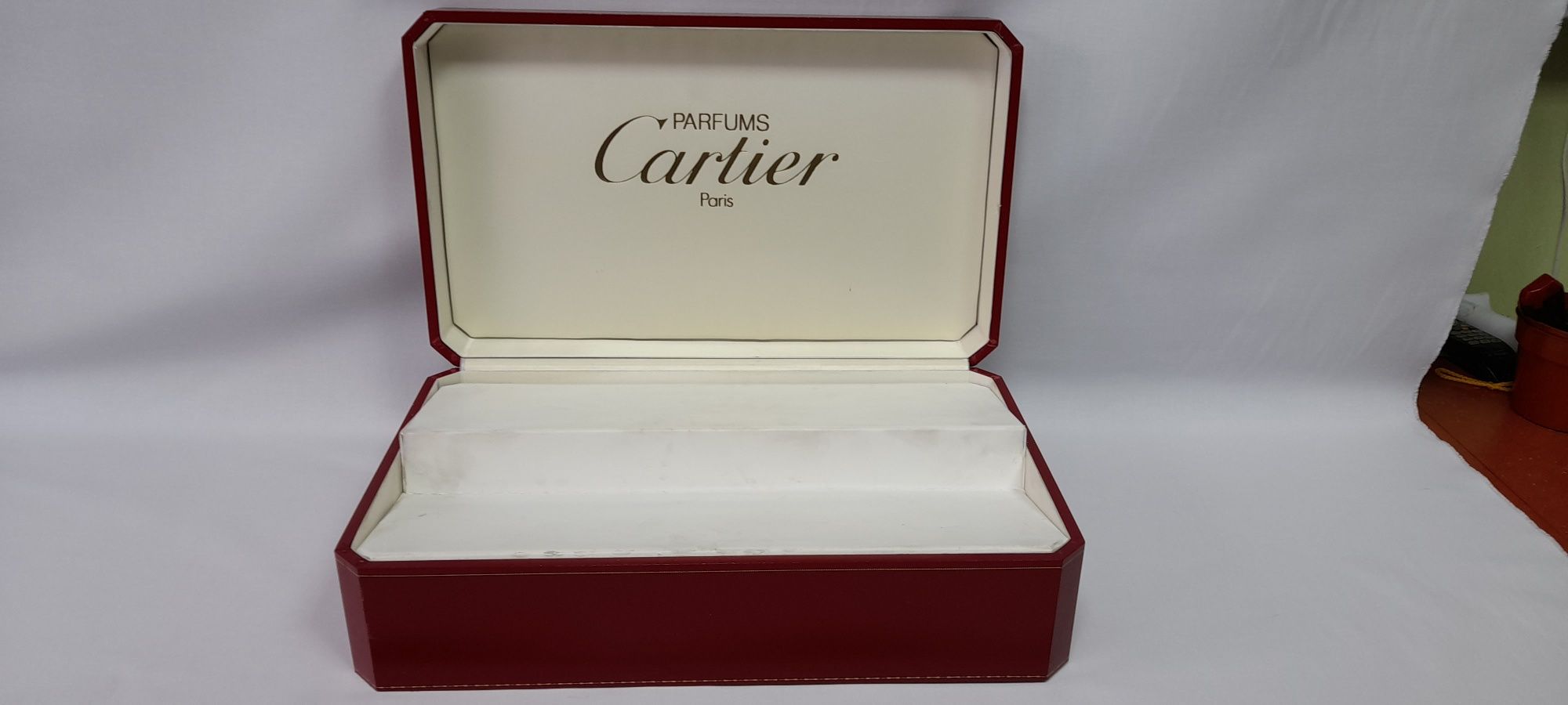 Cartier ретро огромна кутия за бижута,часовници,парфюми и др.