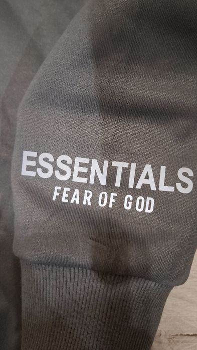 Сиво Худи на ESSENTIAL