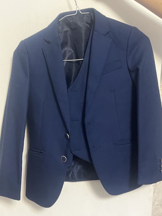 Продам костюм школьный