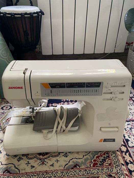 Швейная машина Janome 7524 E