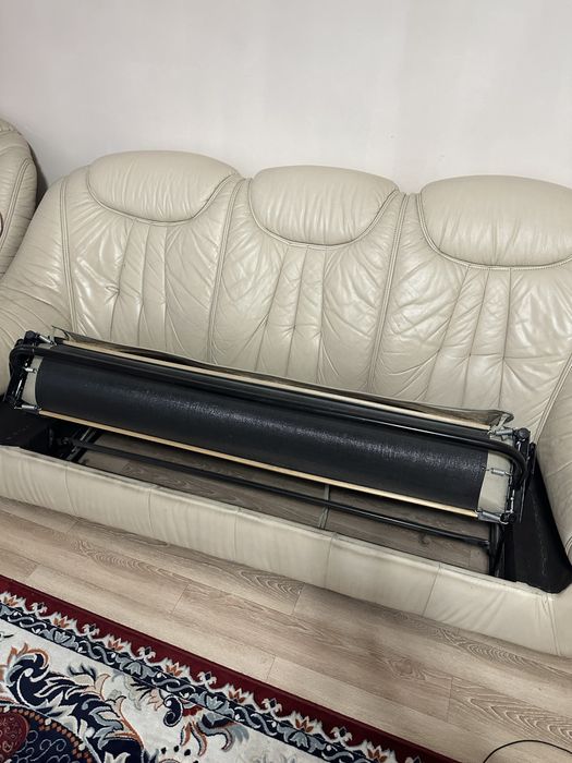 Продам кожаный диван