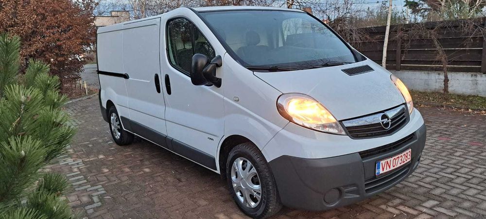 OPEL Vivaro 3 locuri 2014 2.0dCi 116 CP E5 6 trepte AC, recent adus