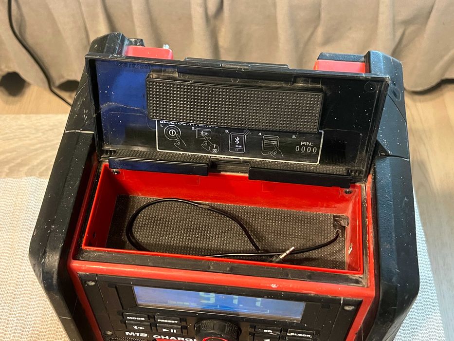 Milwaukee M18 RC radio charger santier 18V auditie puternica