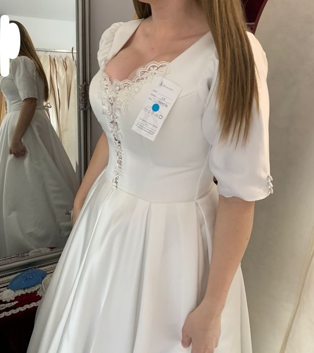 Rochie mireasa by Salon Dya, halat și voal