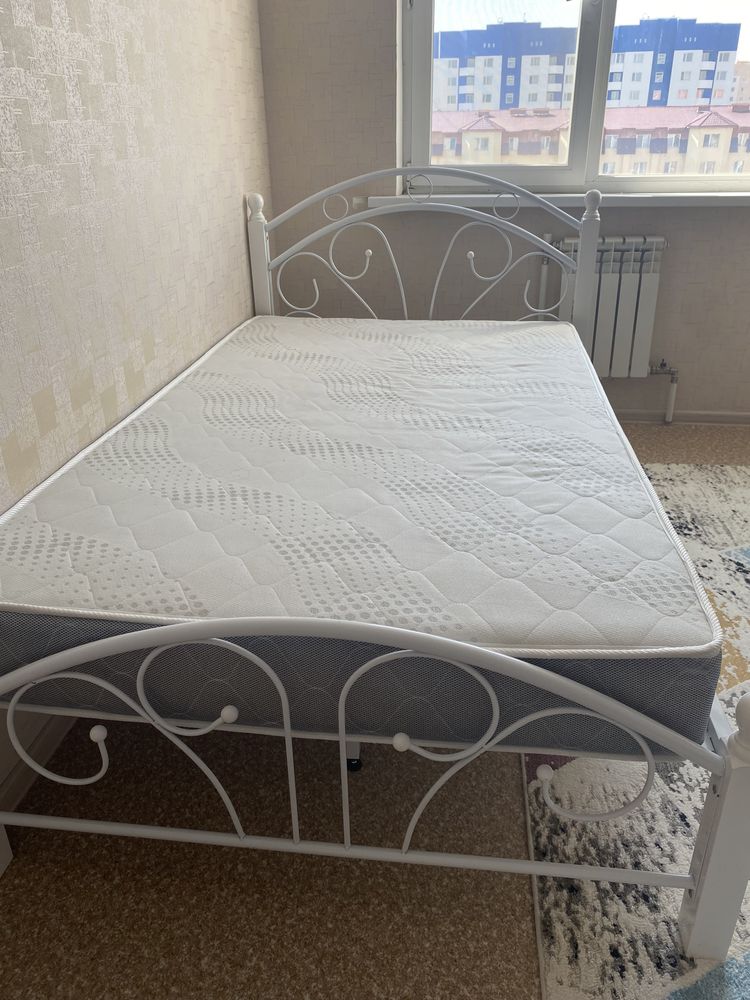 Продам кровать с матрасом