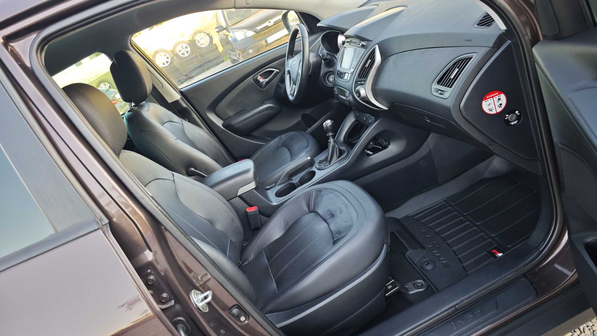 Кафяв/Всичко Платено/Обслужен/NAV/DVD/KAM/USB/КОЖА Hyundai IX35