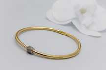 Brățară elastică din aur 14K cu accesoriu de pietre semiprețioase albe