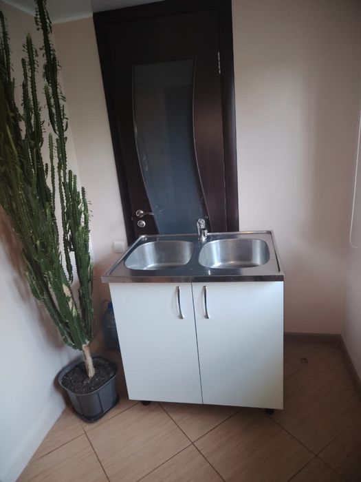 Продам кухонную тумбу мойку