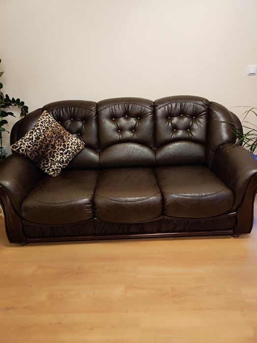 Триместен кожен диван