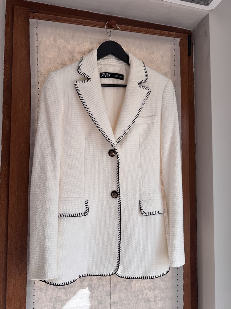 Теустурирано сако ZARA