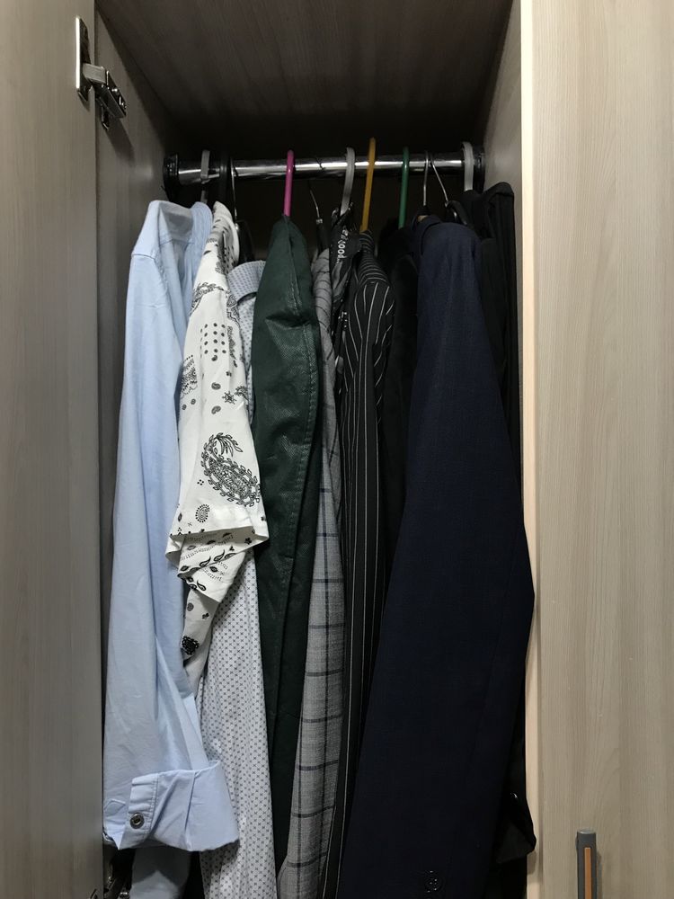 Продается шкаф для одежды.