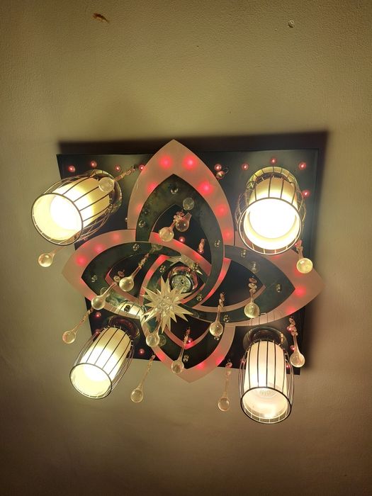 Vând urgent 2 lustre